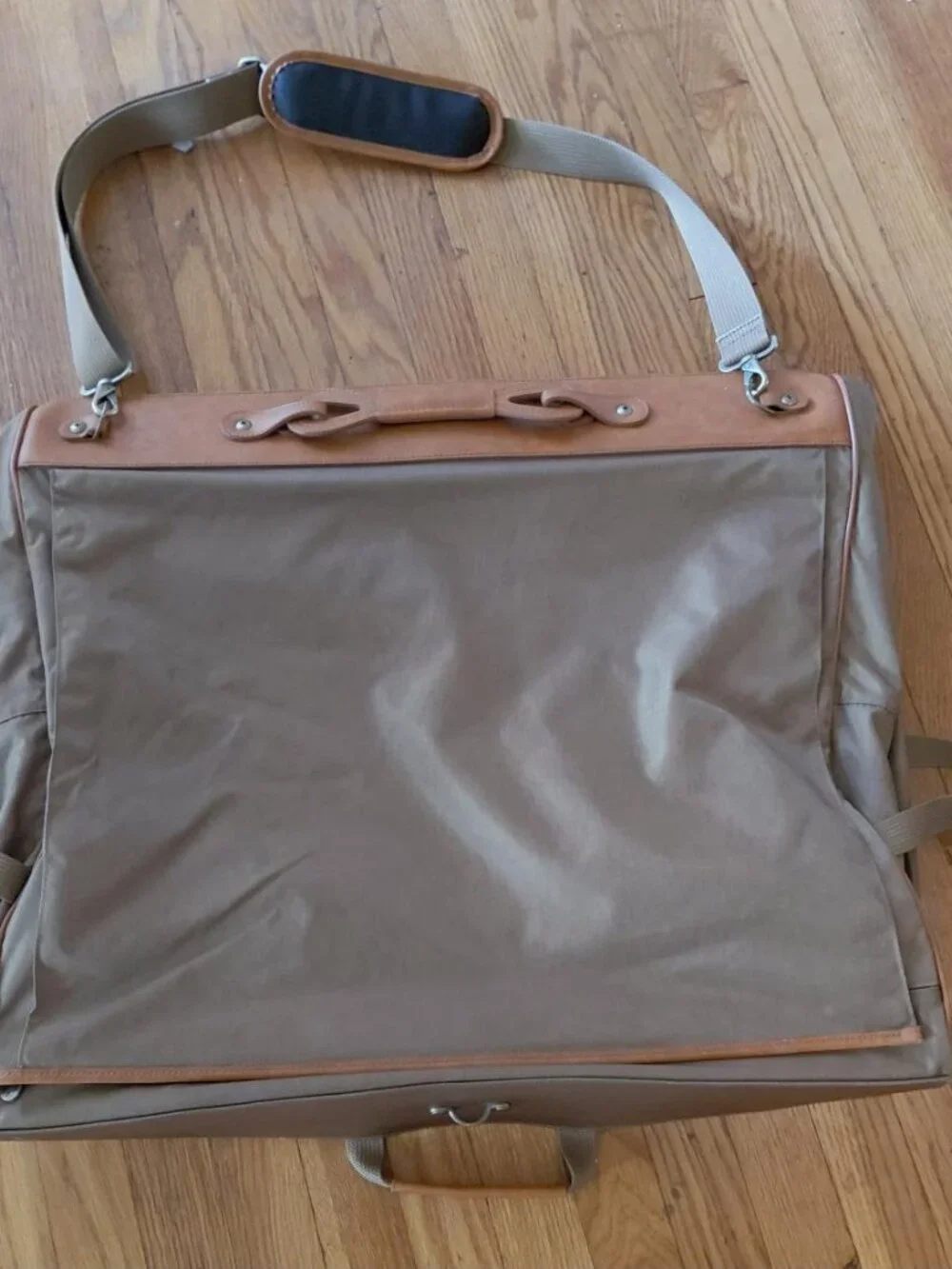 Features 2 deep front pockets with exterior/ interior zipper compartments galore